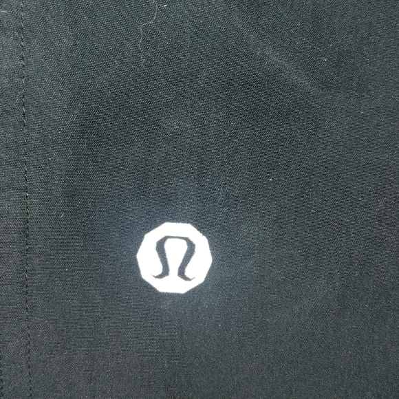 Like new medium men's lulu shorts - Picture 2 of 3